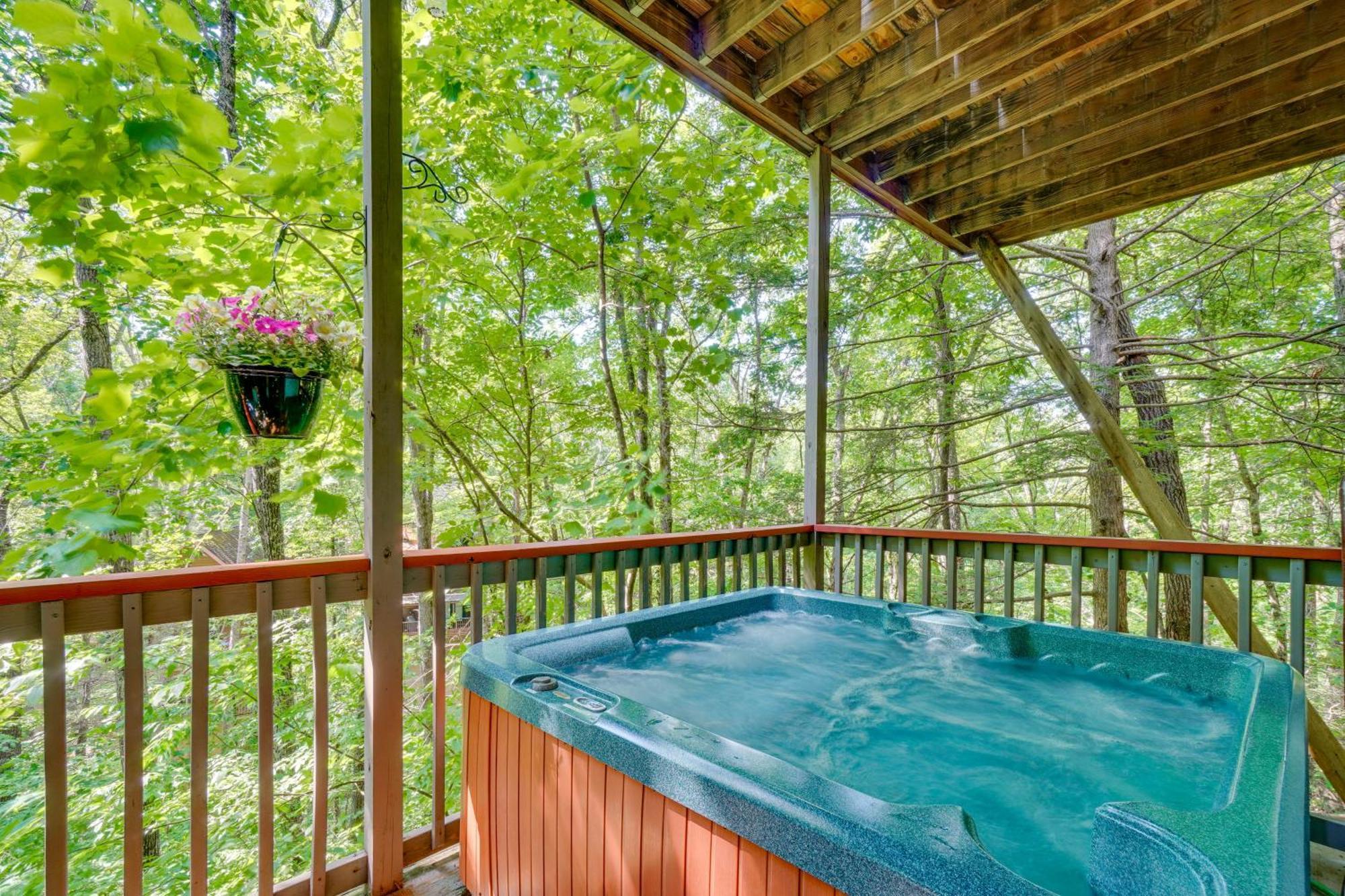 Smoky Mountain Cabin With Deck And Hot Tub! Pigeon Forge Dış mekan fotoğraf